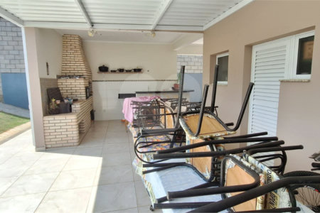 Casa à venda com 4 quartos, sendo 2 suítes, no condomínio Saint Patrick, Sorocaba - SP