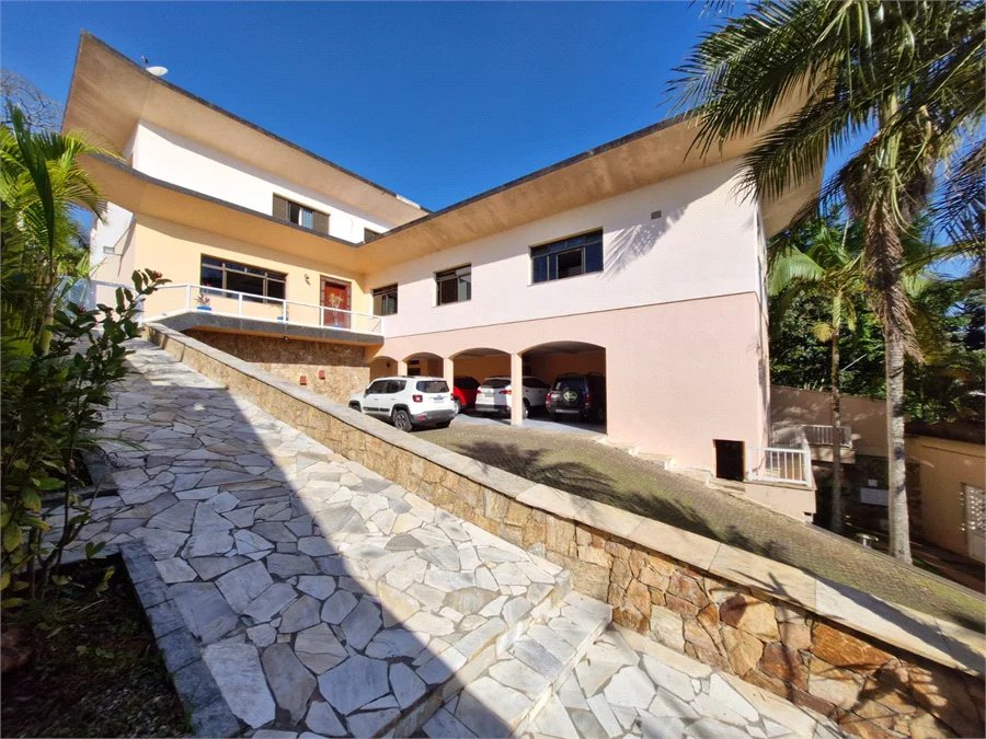 Casa à venda com 4 suítes no condomínio Villa Viana II, Cotia - SP