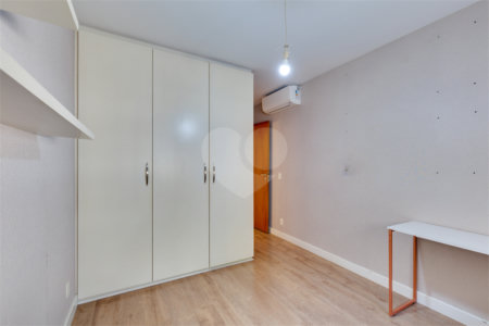 Casa à venda com 4 quartos, sendo 2 suítes, no condomínio Boulevard Saint Michael, São Paulo - SP