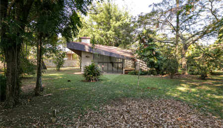 Casa à venda com 5 quartos, sendo 3 suítes,  no condomínio Chácara Flora, São Paulo - SP