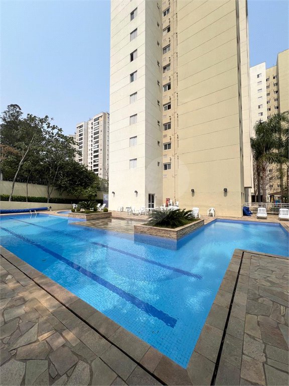 Apartamento à venda com 3 quartos, sendo 1 suíte,  em Parque Reboucas, São Paulo, SP