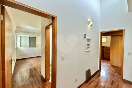 Casa à venda com 4 suítes no condomínio Recanto Impla, Carapicuíba - SP