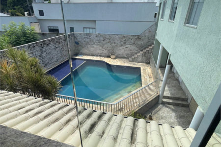 Casa à venda com 5 quartos, sendo 1 suíte, no condomínio Residencial Green Ville, Rio de Janeiro - RJ