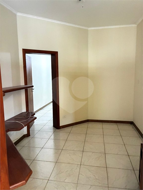 Sobrado para alugar com 4 quartos, sendo 2 suítes,  no Centro, Três Lagoas, MS