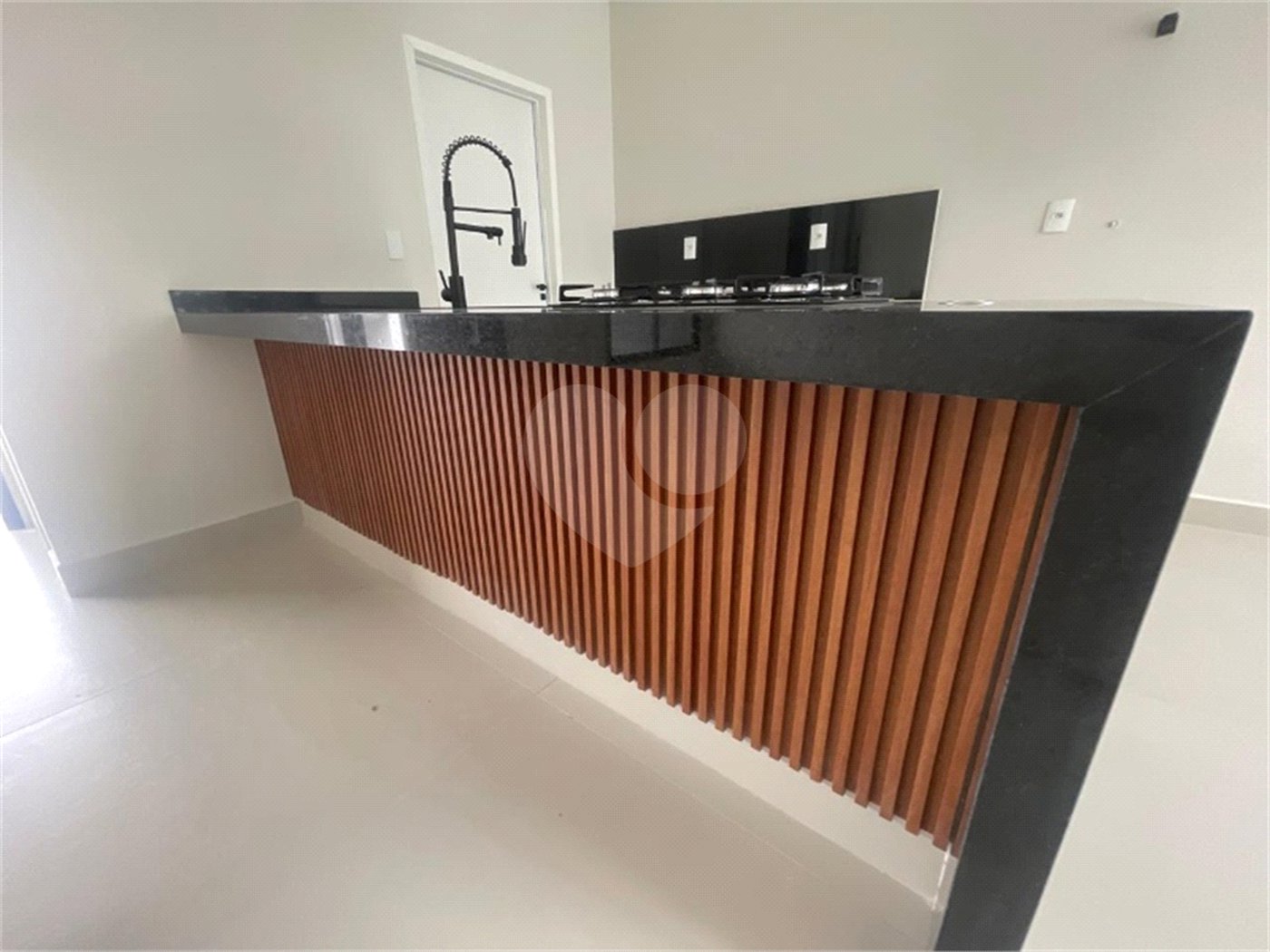 Casa à venda com 3 suítes no condomínio Jardim Residencial Helena Maria, Sorocaba - SP