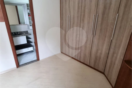 Casa à venda ou para alugar com 3 quartos, sendo 1 suíte,  em Bosque da Saúde, São Paulo, SP