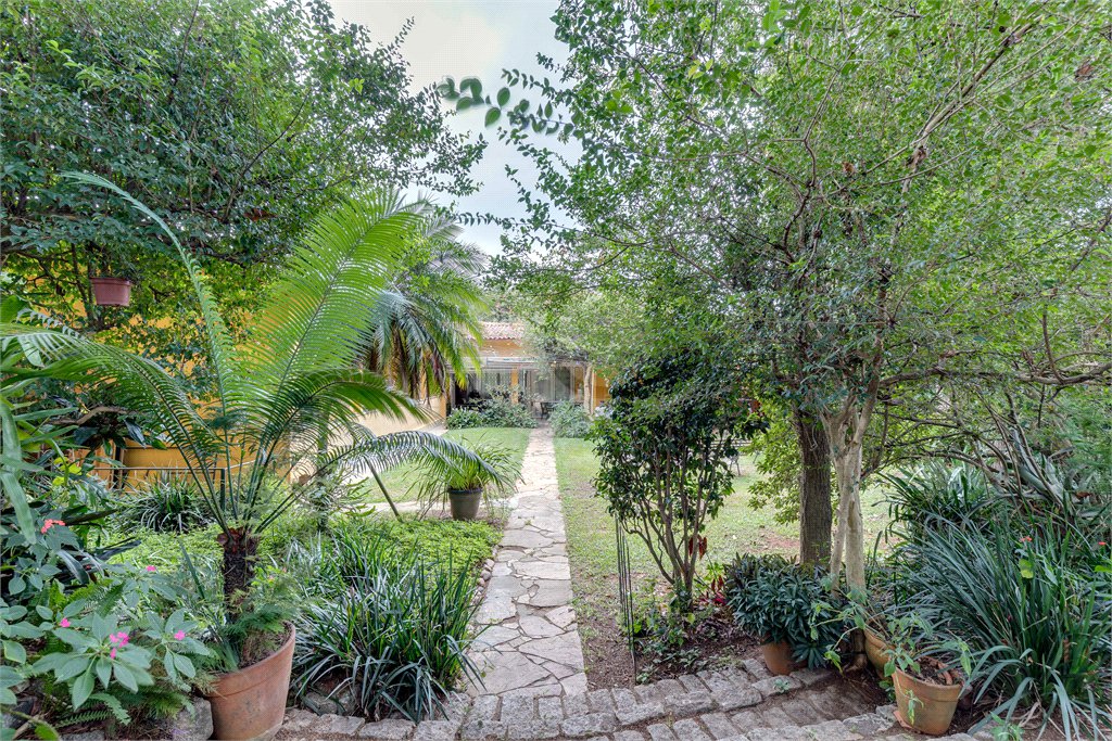 Casa Térrea à venda ou para alugar com 5 quartos, sendo 2 suítes,  em Jardim Prudência, São Paulo, SP
