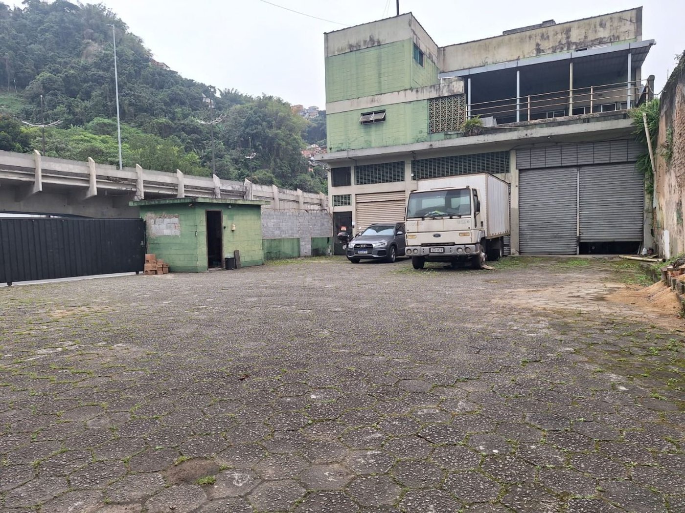 Galpão à venda, 3285 m² por R$ 5.500.000,00 - Valongo - Santos/SP