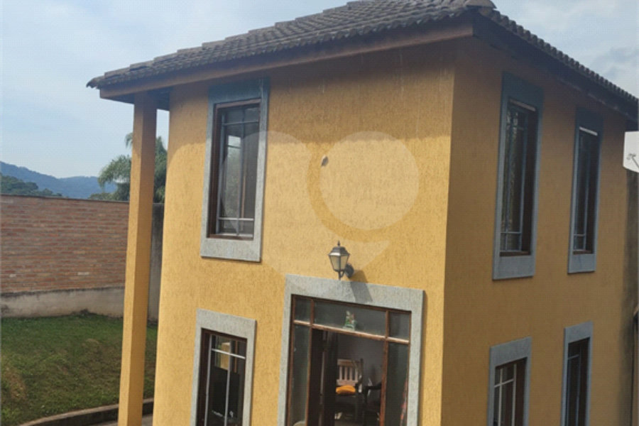 Casa à venda com 3 quartos, sendo 1 suíte, no condomínio Sausalito, Mairiporã - SP