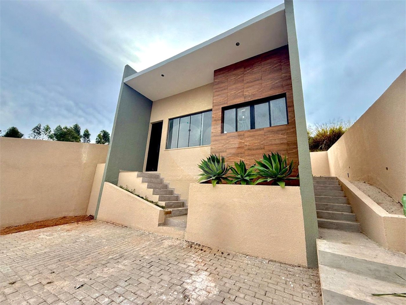 Casa à venda com 3 quartos, sendo 1 suíte,  em Loteamento Vale das Flores, Atibaia, SP