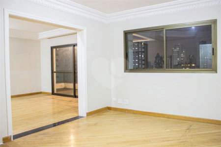 Apartamento à venda com 3 suítes em Jardim Londrina, São Paulo, SP