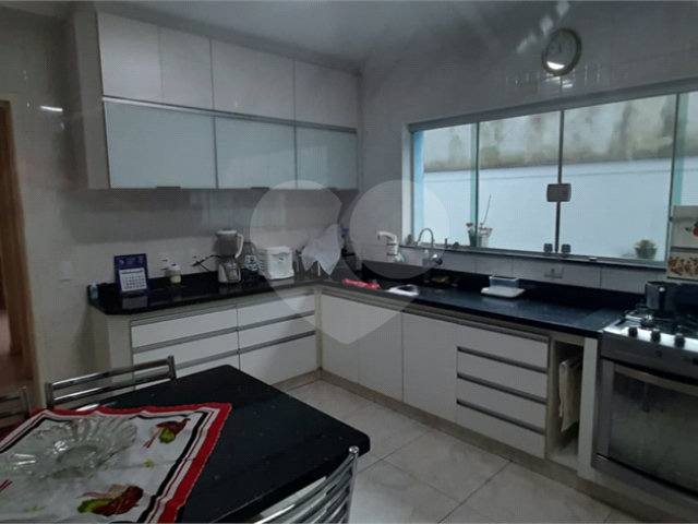 Sobrado à venda com 4 quartos, sendo 1 suíte,  em Vila Lucia, São Paulo, SP