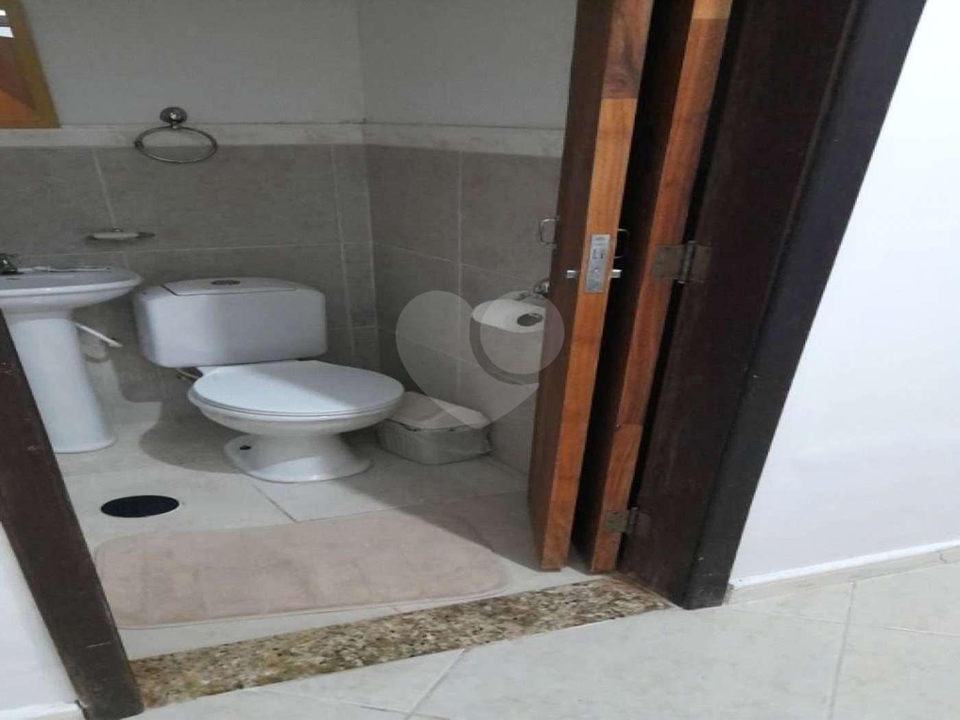 Casa à venda com 4 quartos, sendo 1 suíte, em City Bussocaba, Osasco, SP