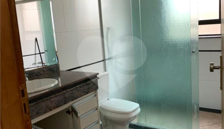 Sobrado à venda com 4 quartos, sendo 1 suíte,  em Chácara Santo Antônio (zona Leste), São Paulo, SP