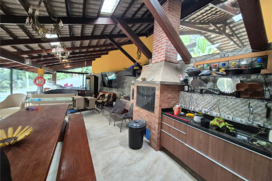 Sobrado para alugar com 4 suítes em Serra da Cantareira, Mairiporã, SP