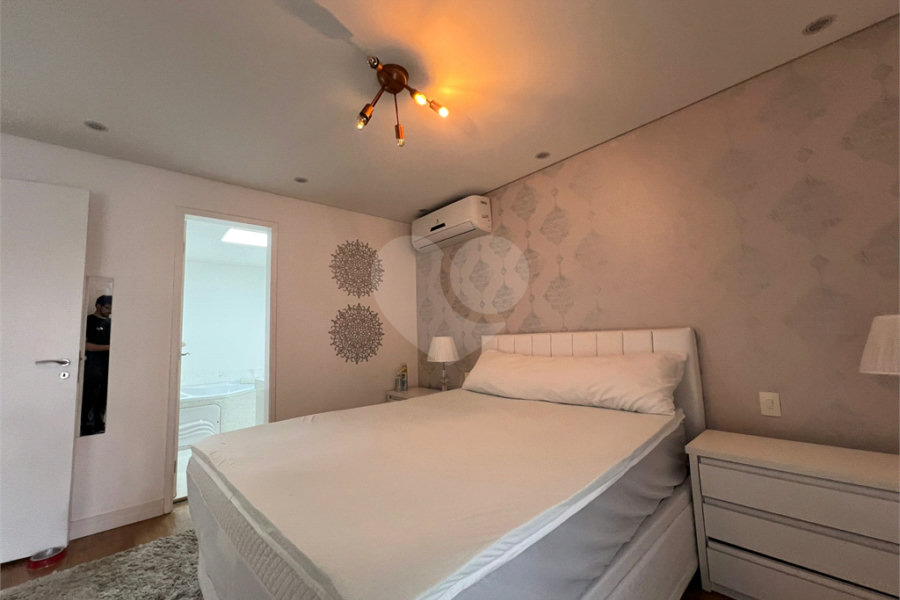 Casa à venda com 4 quartos, sendo 3 suítes,  no condomínio Domus, São Paulo - SP