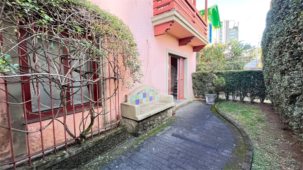 Sobrado à venda ou para alugar com 6 quartos, sendo 1 suíte, em Vila Mariana, São Paulo, SP