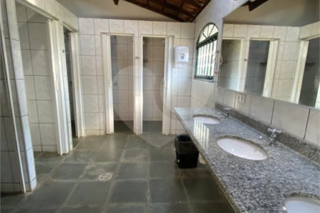 Chácara à venda com 10 quartos, sendo 2 suítes, em Mombaça, São Roque, SP