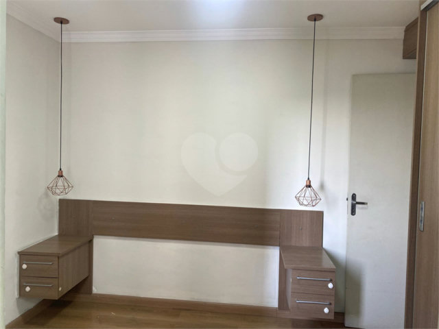 Apartamento à venda com 2 quartos, sendo 1 suíte,  em Parque Maria Domitila, São Paulo, SP