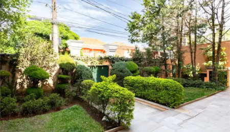 Casa à venda com 4 suítes em Jardim Leonor, São Paulo, SP