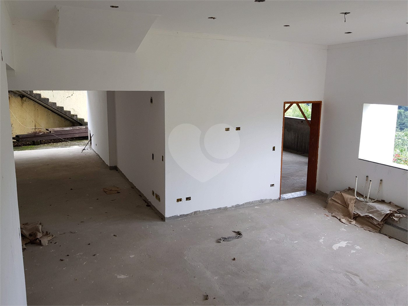 Casa à venda com 4 suítes no condomínio Suíça da Cantareira, Mairiporã - SP