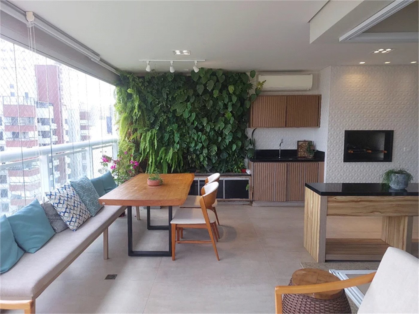 Apartamento à venda com 4 quartos, sendo 2 suítes,  em Vila Suzana, São Paulo, SP