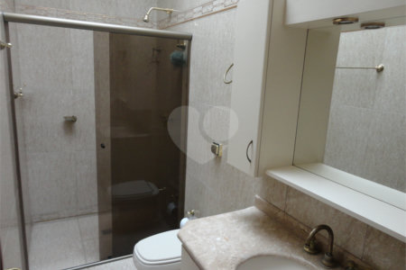 Casa à venda com 3 quartos, sendo 1 suíte, em Santa Marina, Valinhos, SP