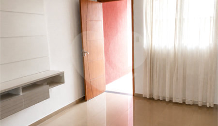 Sobrado à venda com 3 quartos, sendo 1 suíte,  em Vila Linda, Santo André, SP