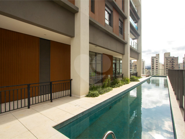 Apartamento à venda ou para alugar com 3 suítes em Moema, São Paulo, SP