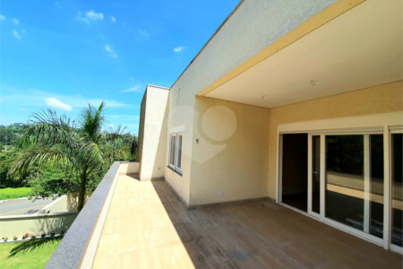Casa à venda com 5 quartos, sendo 3 suítes, no condomínio Serra da Estrela, Atibaia - SP