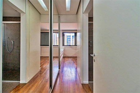 Apartamento à venda com 3 quartos, sendo 1 suíte, em Vila Olímpia, São Paulo, SP