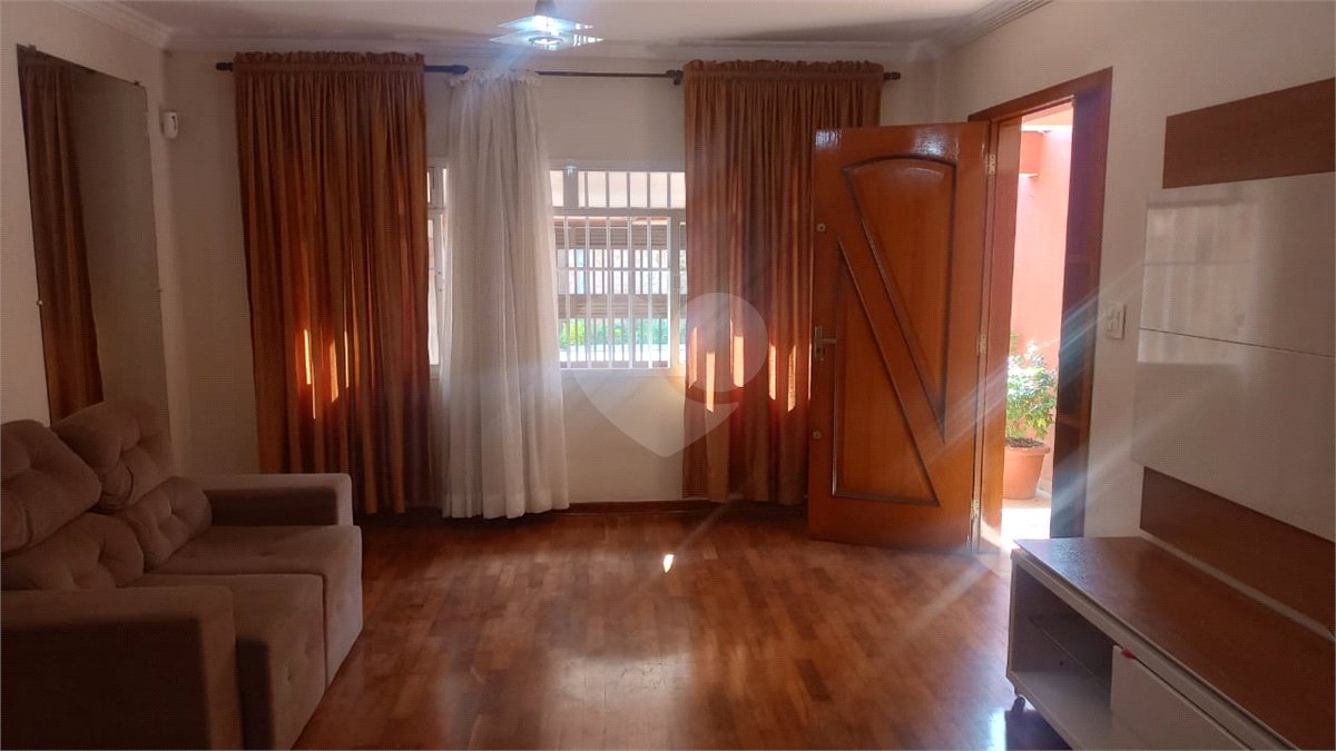 Sobrado à venda com 4 quartos, sendo 1 suíte, em Interlagos, São Paulo, SP