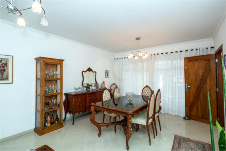 Casa à venda com 3 quartos, sendo 1 suíte, em Campo Belo, São Paulo, SP