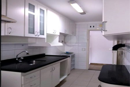 Apartamento à venda com 2 quartos, sendo 1 suíte, em Moema, São Paulo, SP