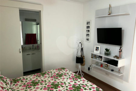 Apartamento à venda com 3 quartos, sendo 1 suíte,  em Vila Andrade, São Paulo, SP