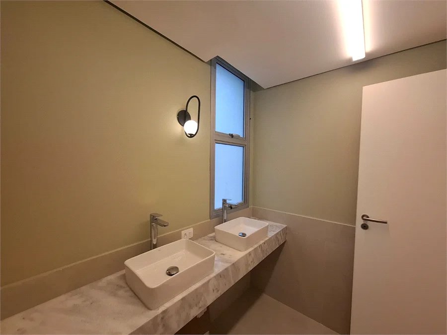 Apartamento à venda 107m² reformado com 2 quartos, sendo 1 suíte no Morumbi