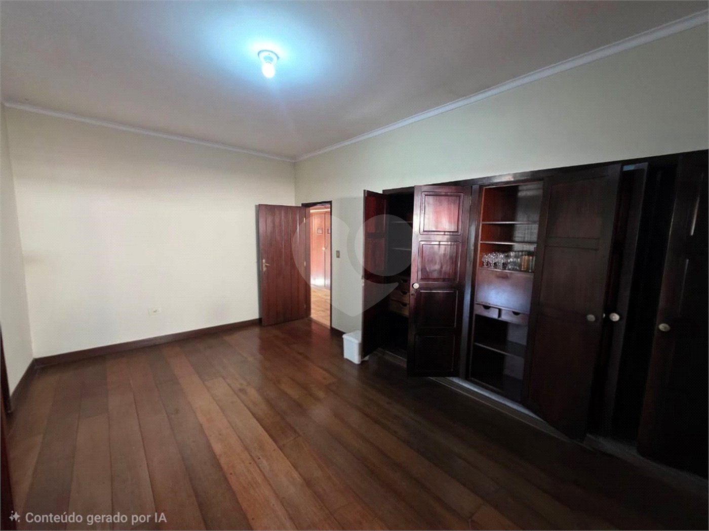 Casa Térrea 5 quartos bem localizada com piscina.