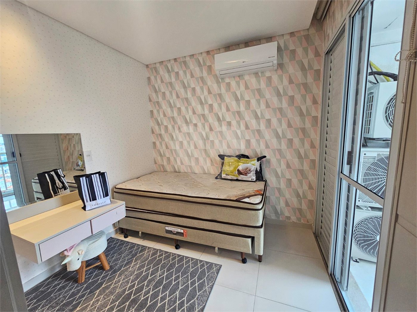 Apartamento à venda com 3 quartos, sendo 1 suíte, em Vila Regente Feijó, São Paulo, SP