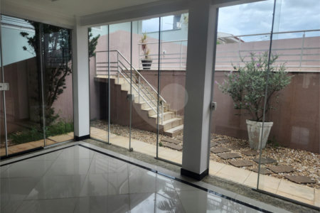 Casa à venda com 3 quartos, sendo 1 suíte, no condomínio Terras de São Francisco, Vinhedo - SP