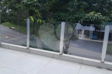 Casa à venda ou para alugar com 4 suítes em Chácaras São Carlos, Cotia, SP