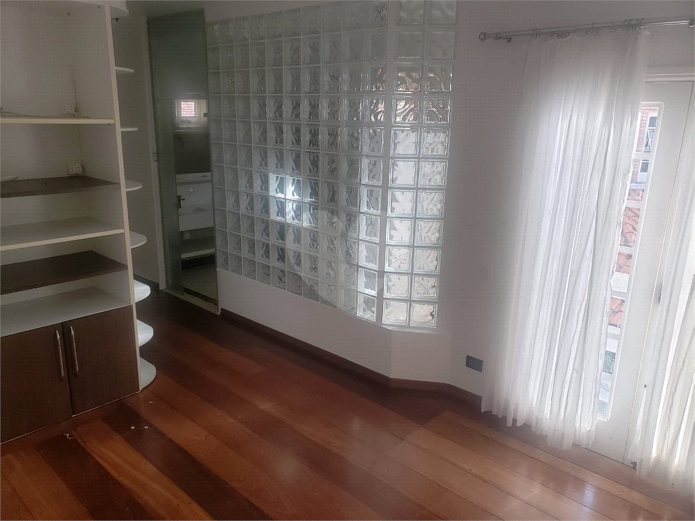 Sobrado à venda com 4 quartos, sendo 2 suítes,  em Tremembé, São Paulo, SP