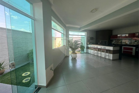 Sobrado à venda com 5 quartos, sendo 3 suítes, em Vila Nivi, São Paulo, SP