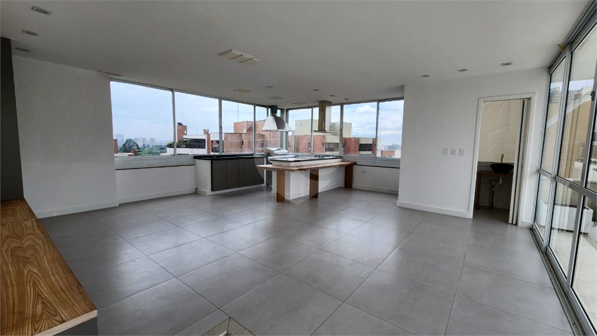Apartamento à venda com 3 quartos, sendo 2 suítes,  em Paraíso do Morumbi, São Paulo, SP