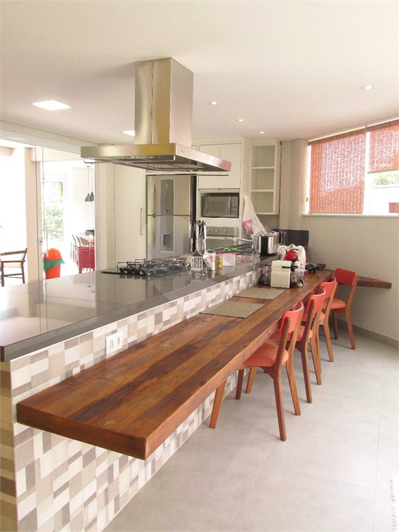 Casa à venda com 3 quartos, sendo 1 suíte, no condomínio Alpes de Vinhedo, Vinhedo - SP