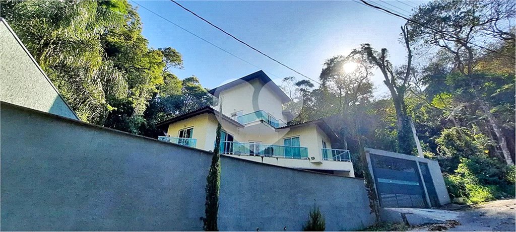 Casa à venda com 4 quartos, sendo 2 suítes,  no condomínio Sausalito, Mairiporã - SP