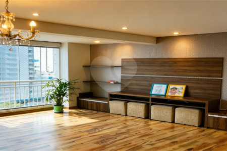Apartamento à venda com 3 quartos, sendo 1 suíte,  em Alto da Boa Vista, São Paulo, SP