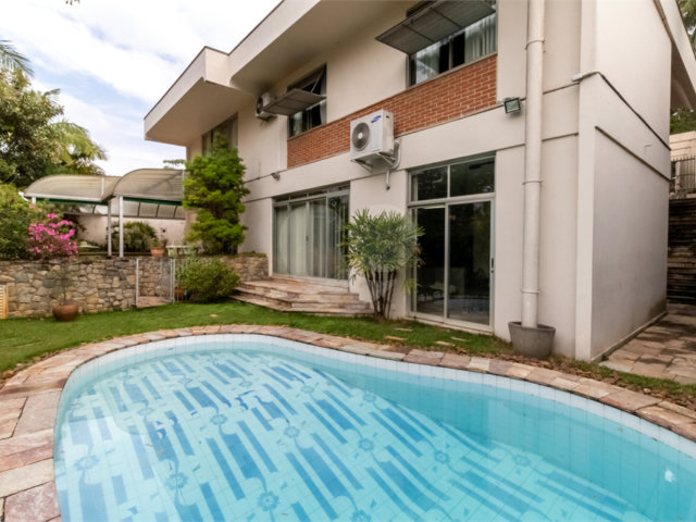 Casa à venda com 4 quartos, sendo 1 suíte,  em Jardim Marajoara, São Paulo, SP