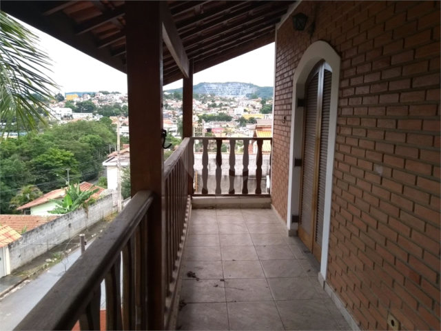 Sobrado à venda com 3 quartos, sendo 1 suíte, em Serra da Cantareira, Mairiporã, SP