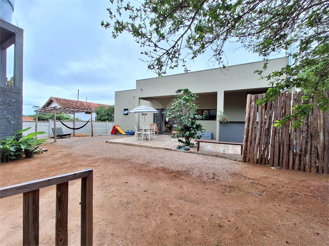 Casa à venda com 3 suítes no condomínio Chácaras do Lago, Vinhedo - SP
