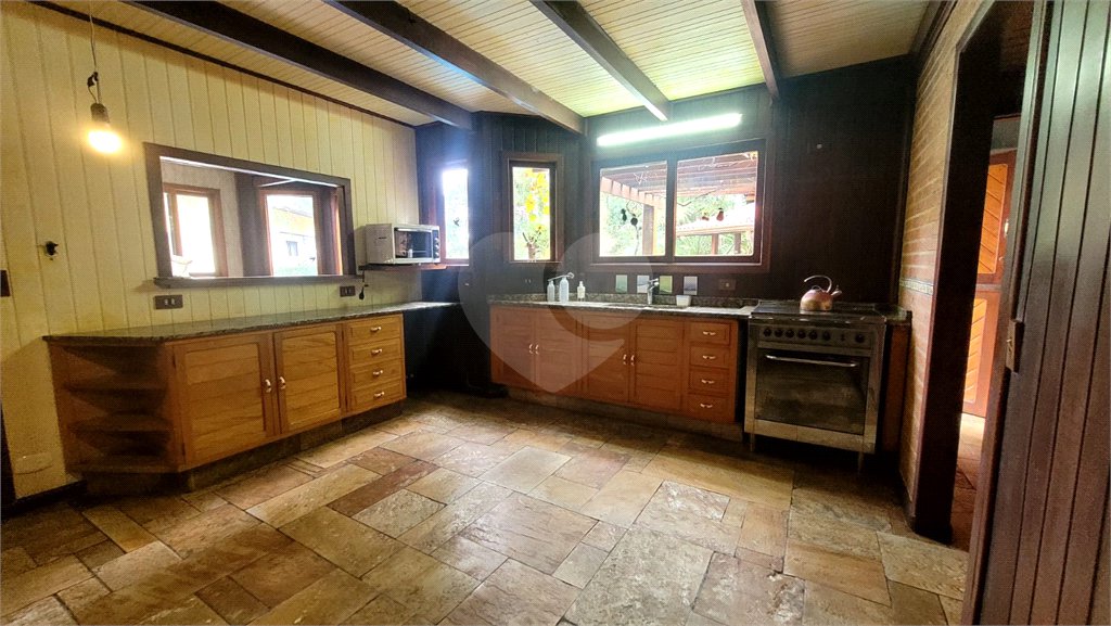 Casa à venda ou para alugar com 3 quartos, sendo 1 suíte, no condomínio Associação Reserva das Hortênsias, Mairiporã - SP